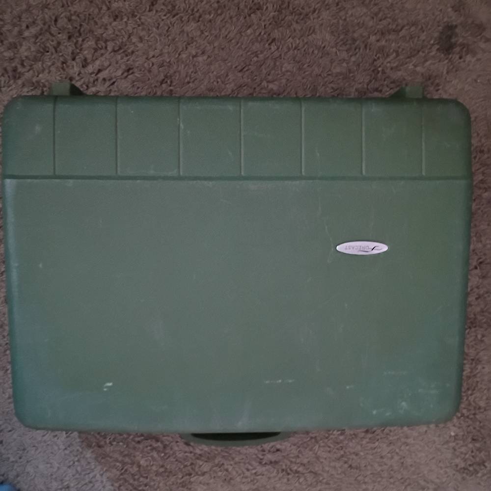 Vintage Forecast Green Hard Shell Luggage